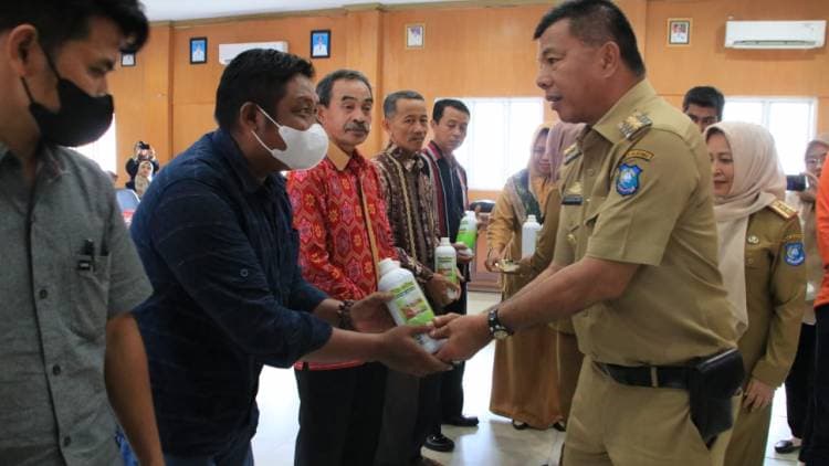 57 Gapoktan Terima Bantuan Pupuk Organik