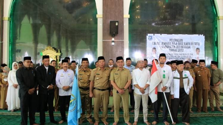 Andi Utta Lepas Jamaah Calon Haji dan Kafilah MTQ. Minimal Juara 3, Dapat Hadiah Umrah