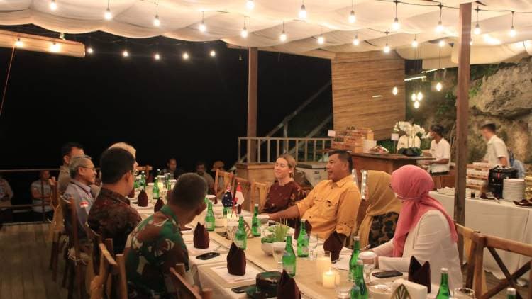 Bupati Andi Utta Jamu Makan Malam Konjen Australia Bronwyn Robbins