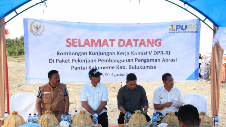 AIA-Andi Utta Tinjau Proyek Pengaman Abrasi Pantai Kalumeme, Warga tak "Was-was" Lagi