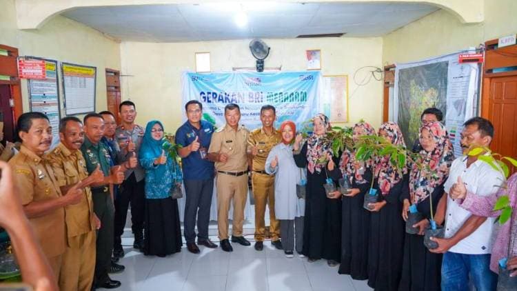 Dukung Program Unggulan Pemda, BRI Bulukumba Serahkan Ribuan Bibit Durian Musang King
