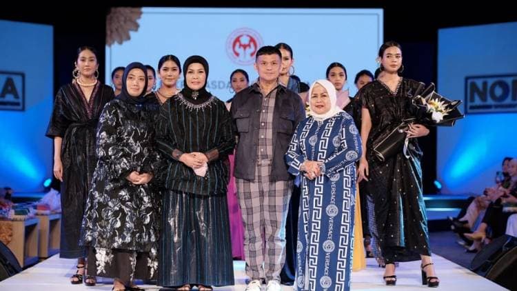 Kain Tenun Kajang dan Bira Tampil di Pekan Mode Nona Fashion Week 2022