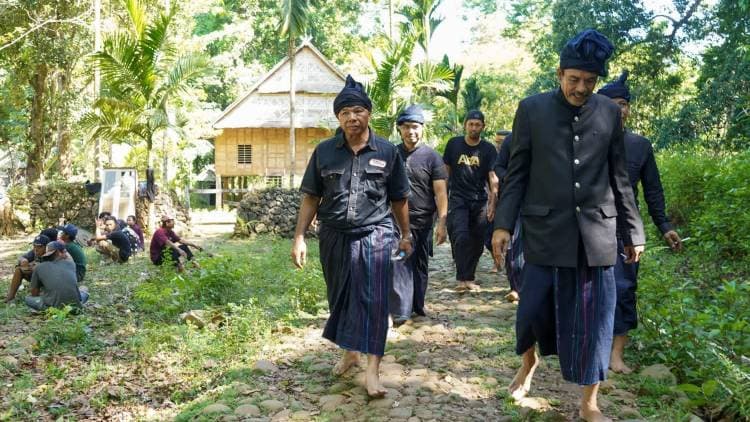 Temui Ammatoa, Bupati Andi Utta Minta Restu Bantu Bibit Unggul dalam Kawasan Adat