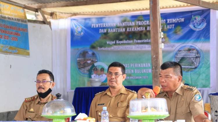 Serahkan Rumpon, Bupati Andi Utta Minta Dirawat dengan Baik