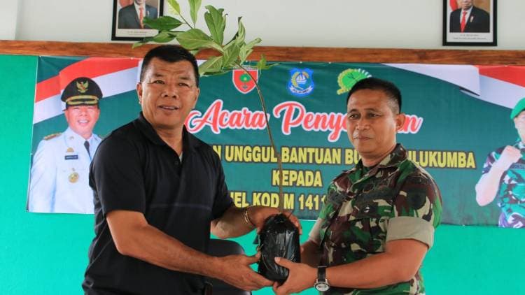 Andi Utta Bagikan 700 Pohon Bibit Unggul ke Personil Kodim 1411 Bulukumba