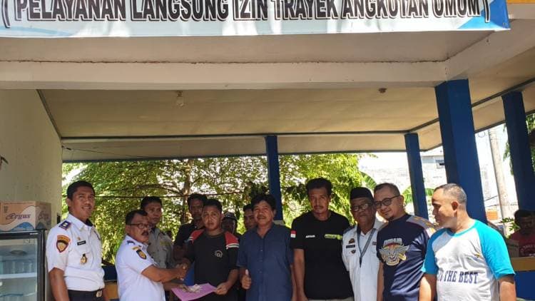 Dishub Bulukumba Bantu Biaya Izin Trayek kepada Sopir Angkutan