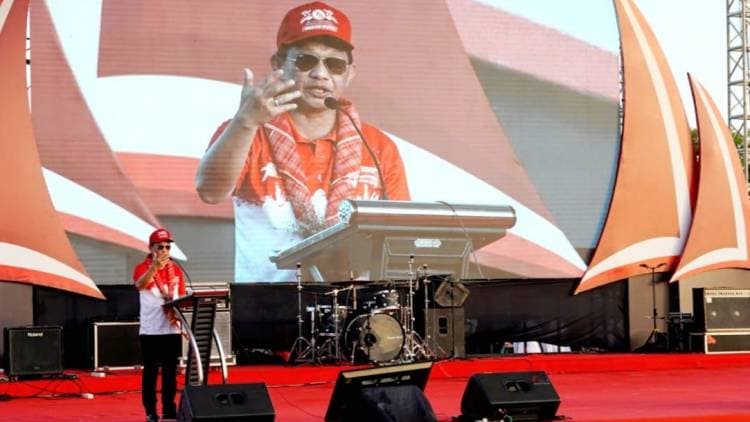 Mendagri Apresiasi Gerakan Nasional Pembagian 10 Juta Bendera di Bulukumba, Pacu Pertumbuhan Perekonomian UMKM