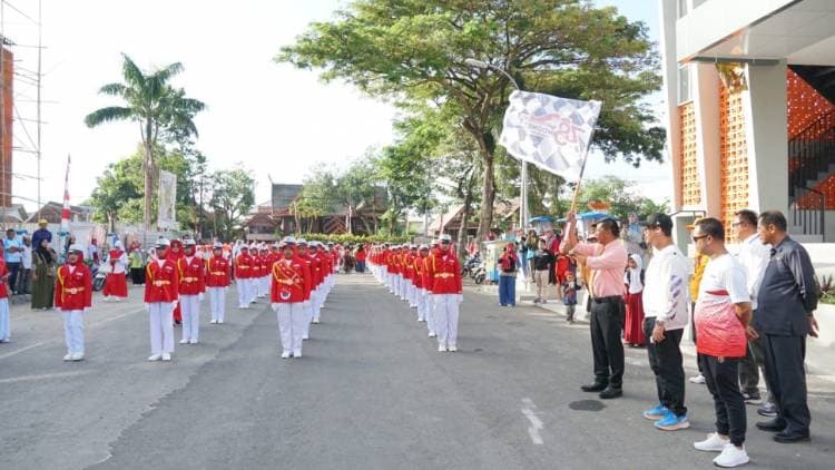 Bupati Andi Utta Lepas Peserta Gerak Jalan HUT Kemerdekaan