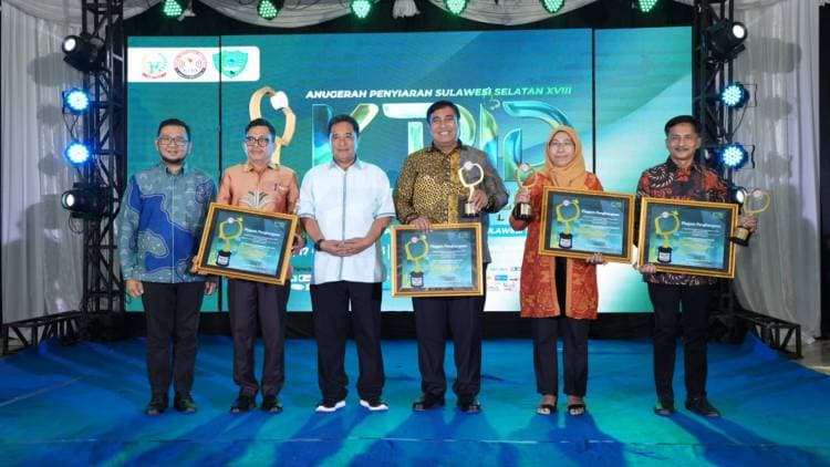 Bupati Bulukumba Terima Penghargaan KPID Sebagai Kepala Daerah Peduli Penyiaran