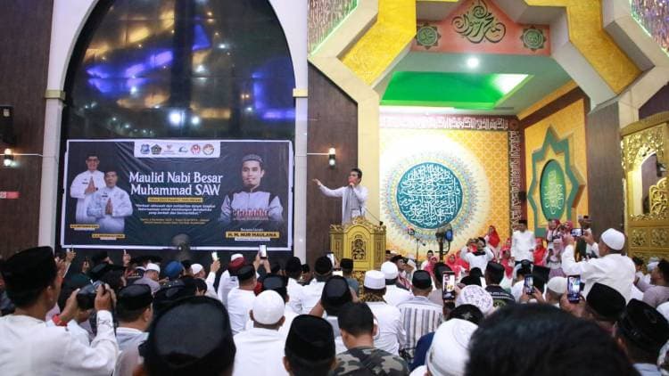 Ustadz Maulana Disambut Ribuan Jama'ah di Masjid ICDT Bulukumba