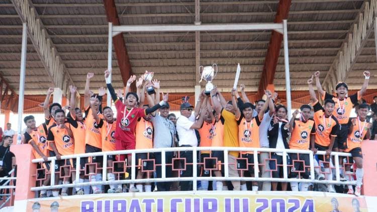 Bupati Cup 2024 Resmi Ditutup, Giliran Rilau Ale Angkat Trofi Juara