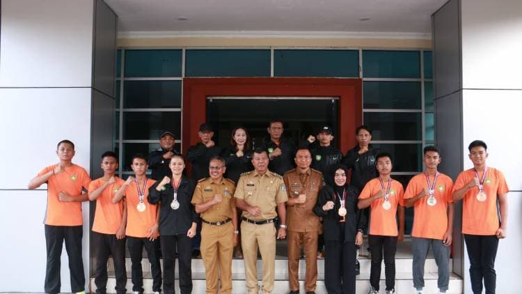 Bupati Andi Utta Serahkan Penghargaan kepada Atlet Tinju Bulukumba