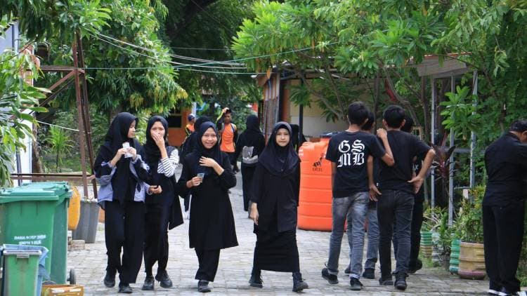Sambut Hari Jadi Bulukumba, Siswa dan Pegawai Berpakaian Hitam