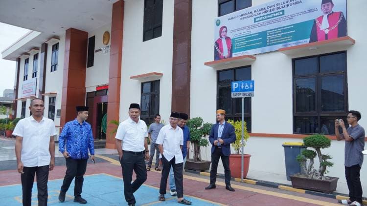Didampingi Ketua TP-PKK, Bupati Andi Utta Hadiri Buka Puasa di Pengadilan Negeri