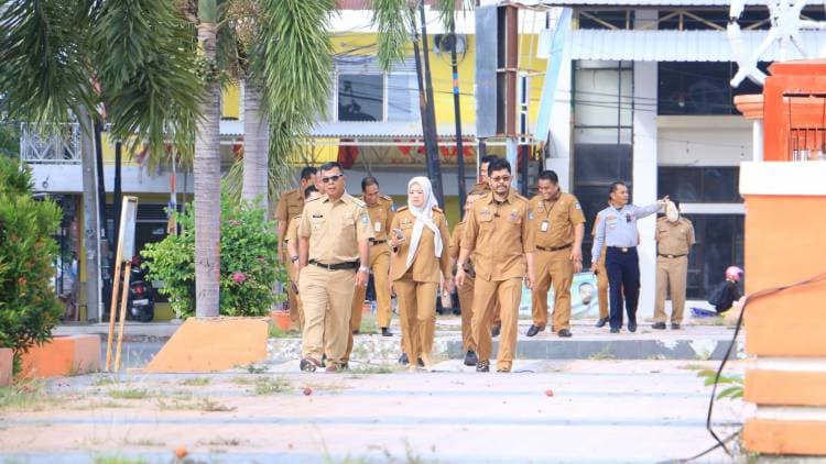 Curah Hujan Tinggi, Bupati Andi Utta Minta Warga Gotong Royong Rawat Jalan