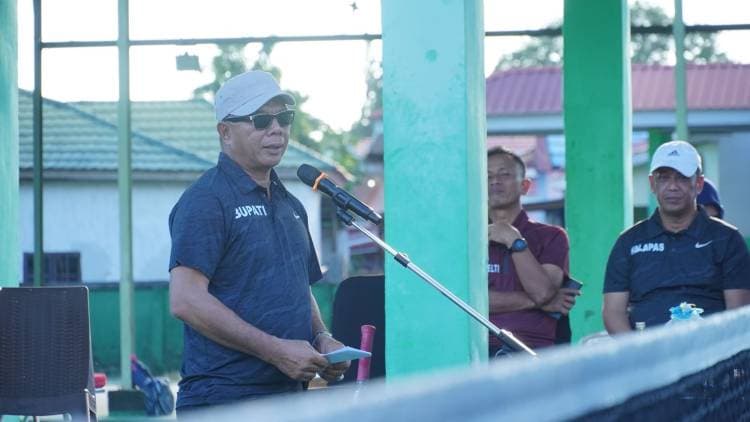 Diinisiasi Ketua PN Bulukumba, Bupati Andi Utta Buka Turnamen Tenis Perempuan Forkopimda
