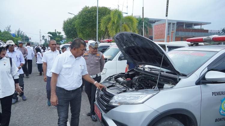 Ada Apa Gerangan, Seluruh Ambulans Desa Serbu Lapangan Pemuda