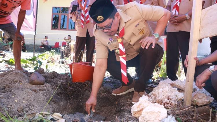 Hari Pramuka, Edy Manaf Letakkan Batu Pertama Pembangunan Mushallah Cikal Bulukumba