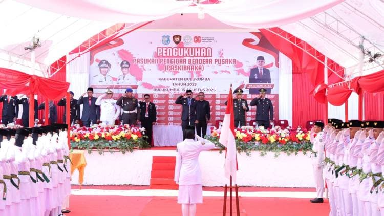 Paskibra Bulukumba Dikukuhkan, Siap Kibarkan Bendera di HUT RI 80