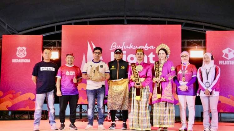 Meriah! Ratusan Peserta Ramaikan Bulukumba Night Run 2025 di Pantai Merpati