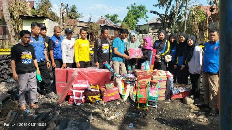 Pasca Kebakaran, Dinsos Serahkan Bantuan Kepada Korban