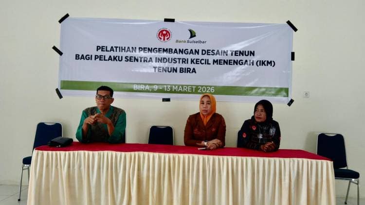 Tingkatkan Daya Saing, Pengrajin Tenun Bira Ikuti Pelatihan Desain