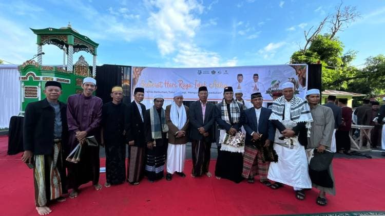 Idul Adha di Kompleks Kantor Bupati Bulukumba. Khatib: Ciri Alumni Kurban adalah Gemar Mentraktir