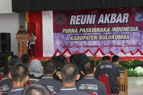 BUPATI BULUKUMBA REUNI DENGAN PURNA PASKIBRAKA