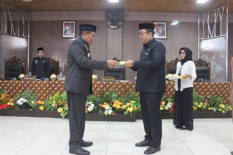 Bupati Serahkan Ranperda APBD-Perubahan 2018 Ke DPRD Bulukumba